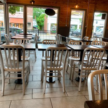 Uburger - Dining area - Burgers Near Me - Andover, Massachusetts