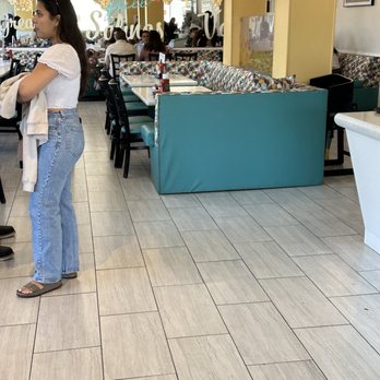 The 31st Grill - More empty tables and still waiting to seat us. - American Near Me - Salinas, California