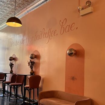 Owens Famous - Seating area - Coffee Roasteries Near Me - Chicago, Illinois