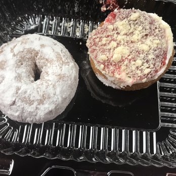 Da Vinci's Donuts - Powdered sugar and strawberry shortcake - Donuts Near Me - Sandy Springs, Georgia Da Vinci's Donuts - Powdered sugar and strawberry shortcake - Donuts Near Me - Sandy Springs, Georgia