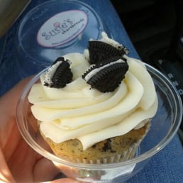 Cookies n Cream cupcake from Susie's Shortbreads :) Cookies n Cream cupcake from Susie's Shortbreads :)