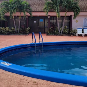 Sunrise Lakes Phase IV - Pool - Apartments Near Me - Sunrise, Florida Sunrise Lakes Phase IV - Pool - Apartments Near Me - Sunrise, Florida