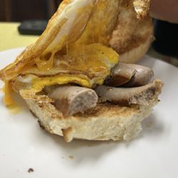 Caifé Erin - Breakfast sandwich with sausage