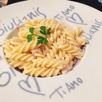Giuliani's - Fusilli carbonara - Italian Near Me - Barcelona, B