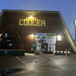 The Cooler Restaurant & Bar - Nice big space for live music and games