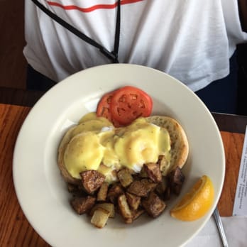 Sound View Cafe - Salmon Benedict - Breakfast & Brunch Near Me - Seattle, Washington