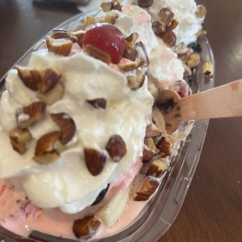 Henry's Homemade Ice Cream - Banana Split - Ice Cream & Frozen Yogurt Near Me - Plano, Texas Henry's Homemade Ice Cream - Banana Split - Ice Cream & Frozen Yogurt Near Me - Plano, Texas