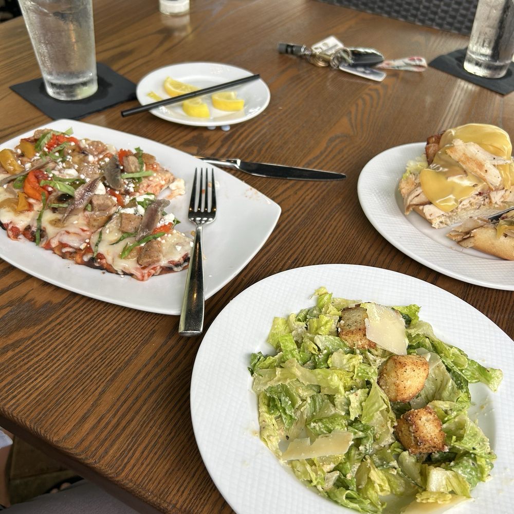 Flatbread and Caesar salad don't judge me. I'm a good eater, but not a good photographer! Lol Flatbread and Caesar salad don't judge me. I'm a good eater, but not a good photographer! Lol
