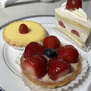 Chez Kobayashi Pastries - Passion fruit tart, strawberry short cake, fruit tart - Patisserie/Cake Shop Near Me - Houston, Texas