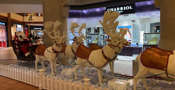 Power Plant Mall by null