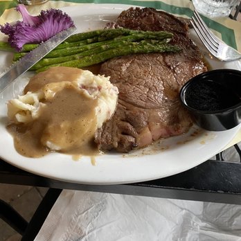 Six Pence Pub - Prime rib - Pubs Near Me - Savannah, Georgia