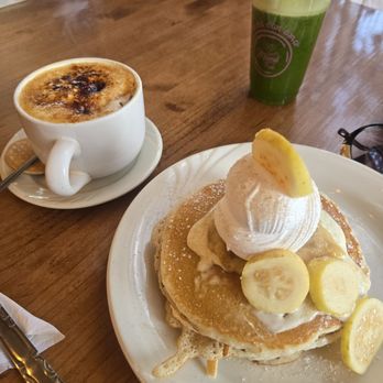 Dulce Mami Cafe - In season guava and cheese pancakes and a pistachio creme brule cappuccino (a spinach pineapple drink to go) - Cafes Near Me - Chicago, Illinois