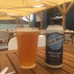 Sweetwater Taps - Blue Moon with orange slice.