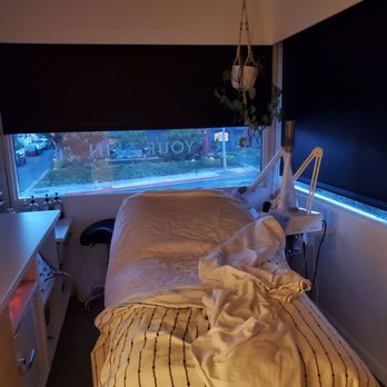 Facial Lounge - Room with a view - Skin Care Near Me - Corona Del Mar, California Facial Lounge - Room with a view - Skin Care Near Me - Corona Del Mar, California