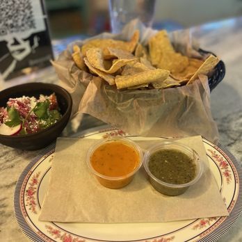 Broken English Taco Pub - The Loop - Guac salsa, and chips. - Mexican Near Me - Chicago, Illinois