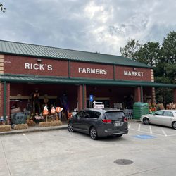 Rick's Farmers Market & Firewood - Outside