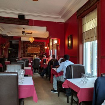 Les Délices d'Ariana - people sitting at tables in a restaurant - Afghan Near Me - Quebec City, Quebec Les Délices d'Ariana - people sitting at tables in a restaurant - Afghan Near Me - Quebec City, Quebec