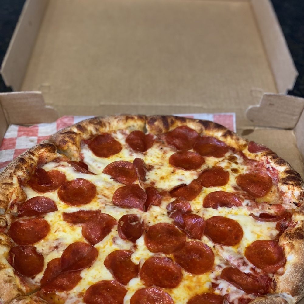 Bigbar - Delicious 14" pepperoni pizza!! This is the small at BIGBAR and a large at pizza chains!! Crazy good - Bars Near Me - Erie, Pennsylvania