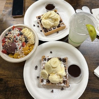Waffle and Berry - Açaí Bowl, chocolate chip banana waffle (split into two portions), limeade - Waffles Near Me - Honolulu, Hawaii