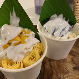 Mango sticky rice vs durian sticky rice soooo good! Mango sticky rice vs durian sticky rice soooo good!