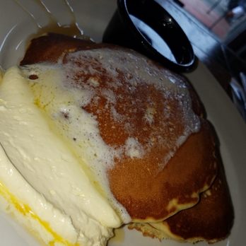 Momo's Cafe - Pancakes!!!! Hella butter!!! Drip drip drippy! - American Near Me - Vallejo, California