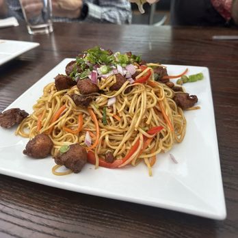Momo Palace - Chicken chow mein - Himalayan/Nepalese Near Me - Worcester, Massachusetts