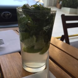 Jasmim Rosa - Suco refrescante - limão, hortelã e água com gás