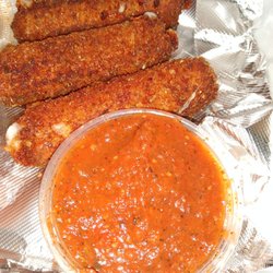 Ruckus Pizza & Bar - Mozzarella sticks and Newcastle marinara
