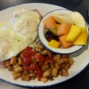 De Dutch - Boer bends (Eggs Benedict ) - Breakfast & Brunch Near Me - North Vancouver, British Columbia De Dutch - Boer bends (Eggs Benedict ) - Breakfast & Brunch Near Me - North Vancouver, British Columbia