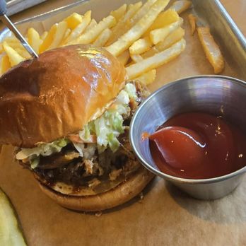 Idyllwild Brewpub - Pulled Pork Sando with fries - Brewpubs Near Me - Idyllwild, California Idyllwild Brewpub - Pulled Pork Sando with fries - Brewpubs Near Me - Idyllwild, California