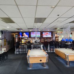 Auto's Pub