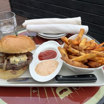 Vesuvio - McSuvio Burger - Pizza Near Me - Carmel-by-the-Sea, California