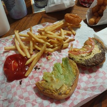 Jessi’s Burgers - Hamburger basket - Burgers Near Me - Clifton, Texas