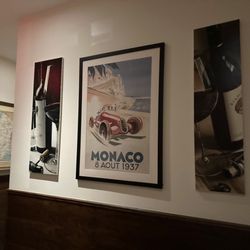 Bistro Du Marché - Poster-lined hallway