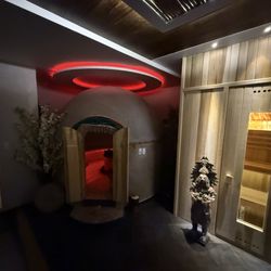 Manthra Spa - Sauna, steam and shower.