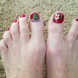 Today's Nail - Annie is a true artist! Now I'm festive and ready for the holidays!