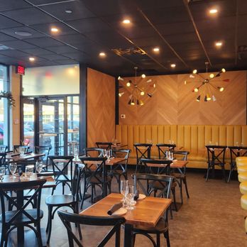 Vespino Pizza Restaurant - Dining area - Pizza Near Me - Fairfield, Connecticut Vespino Pizza Restaurant - Dining area - Pizza Near Me - Fairfield, Connecticut