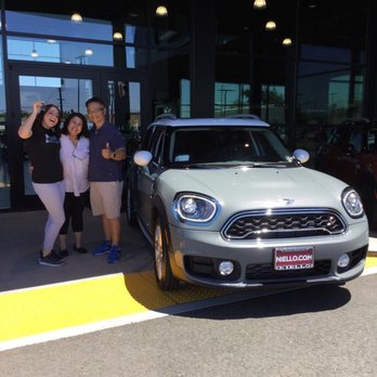 Niello MINI - Kristen Long hands the keys to our new 2017 MINI Countryman Sport - Car Dealers Near Me - Sacramento, California Niello MINI - Kristen Long hands the keys to our new 2017 MINI Countryman Sport - Car Dealers Near Me - Sacramento, California