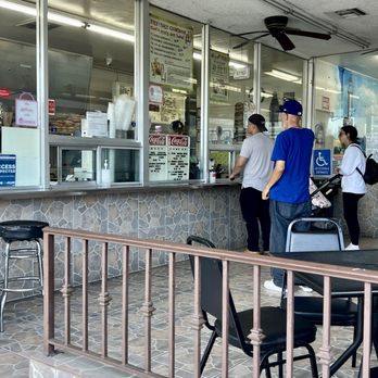 Daglas Drive In - Ordering Area - Burgers Near Me - Winnetka, California