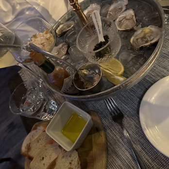 Clandestino wine bar - a tray of oysters - Pizza Near Me - Toronto, Ontario