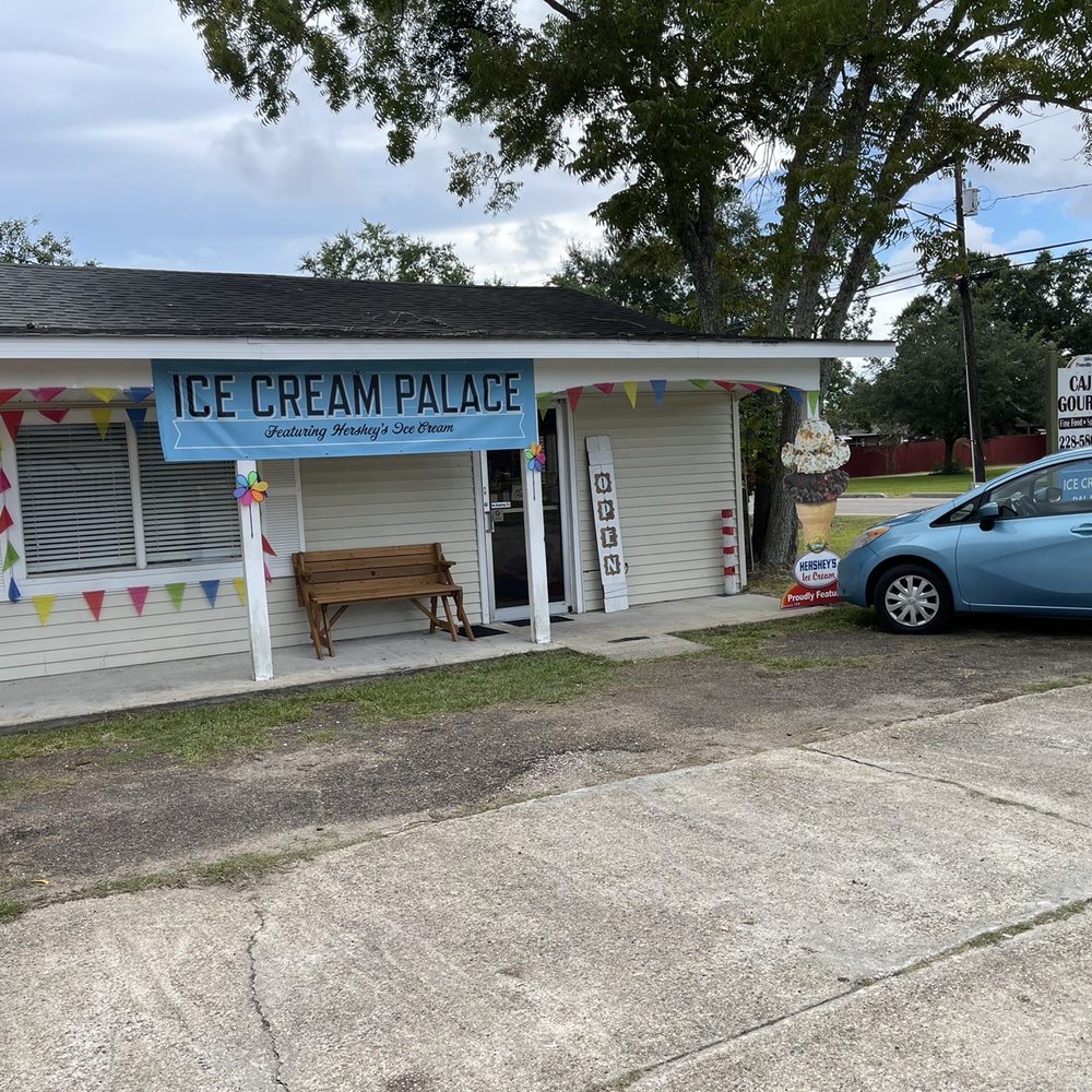 Pass Ice Cream Palace - Front and entry point to creamy deliciousness - Ice Cream & Frozen Yogurt Near Me - Pass Christian, Mississippi Pass Ice Cream Palace - Front and entry point to creamy deliciousness - Ice Cream & Frozen Yogurt Near Me - Pass Christian, Mississippi