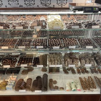 Kilwins Ice Cream - Chocolate - Fudge - Ice Cream & Frozen Yogurt Near Me - Chicago, Illinois