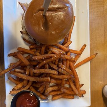 Bricktown Brewery - Brewer's Chicken Sandwich - Brewpubs Near Me - Branson, Missouri