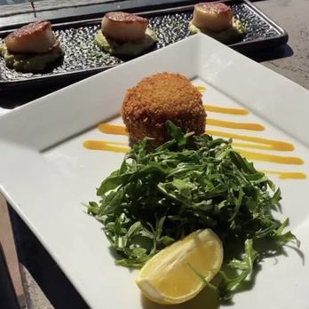 Moonshadows - Crab cake and scallops - Seafood Near Me - Malibu, California Moonshadows - Crab cake and scallops - Seafood Near Me - Malibu, California