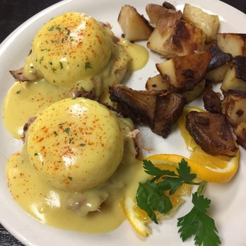 Scramblers Cafe - Kalua eggs Benedict - Breakfast & Brunch Near Me - Norco, California