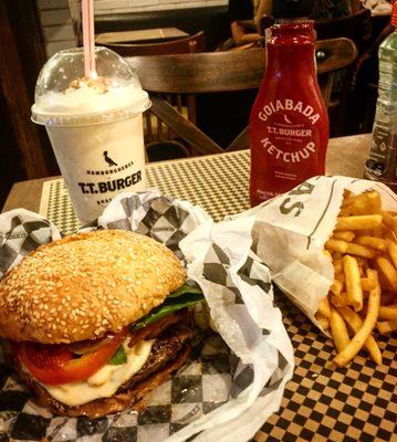 T.T. Burger Arpoador by null