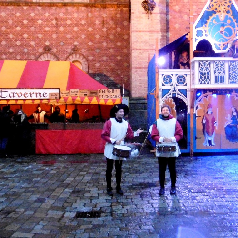 Mittelalterlicher Adventmarkt - Medieval drummers - Christmas Markets Near Me - Vienna, 9