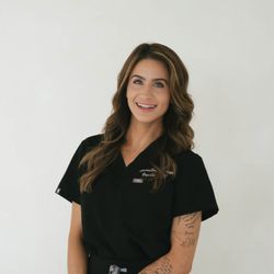 Injector Belle - Danielle, who is the owner of Injector Belle and an aesthetic nurse.