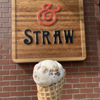 Salt & Straw - Almond Brittle with Salted Ganache - Ice Cream & Frozen Yogurt Near Me - Seattle, Washington