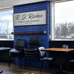R J Riches Family Restaurant